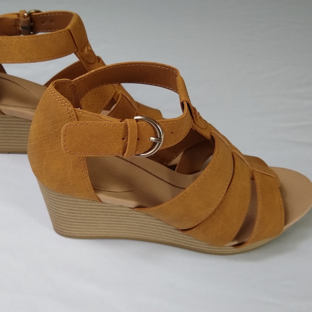 New Women's Dr.Scholl's Wedge Sandals